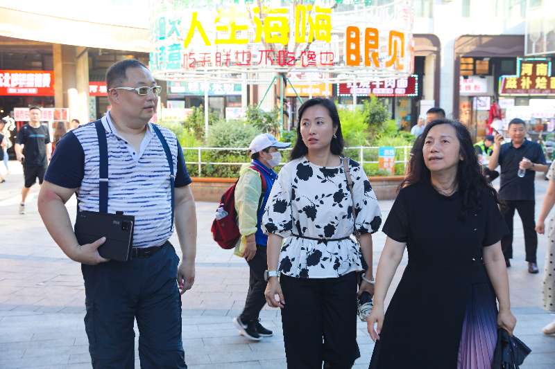 区政协新虹街道联络组组织委员视察夜市