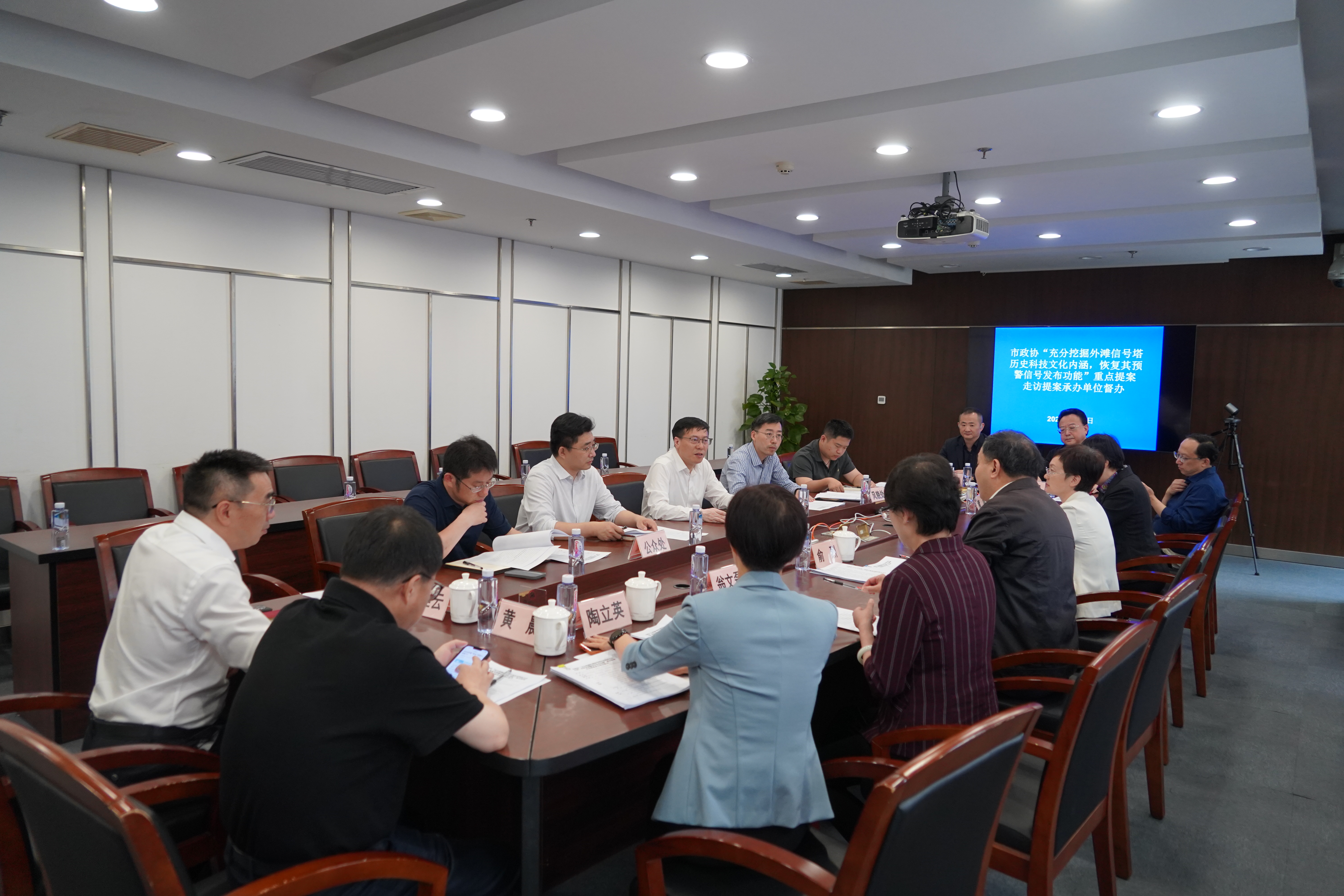 市政协无党派人士界走访提案承办单位。资料图