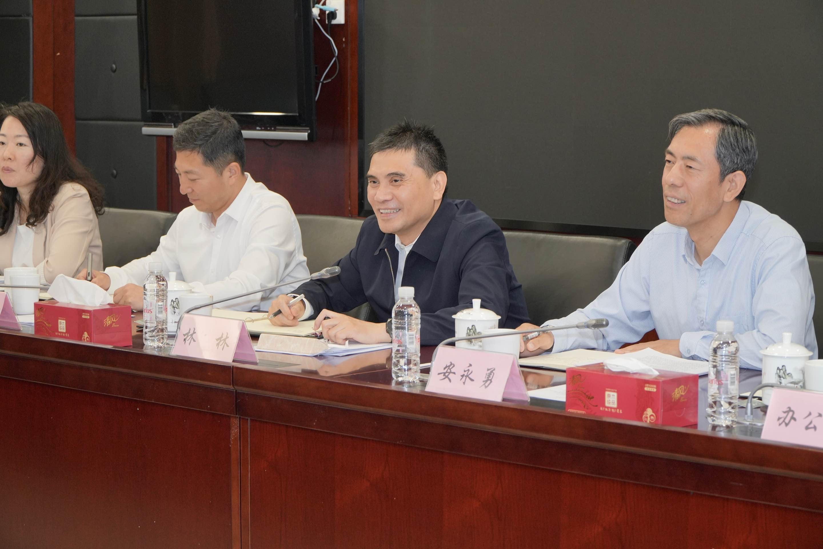 林林介绍工作情况并分享履职感悟