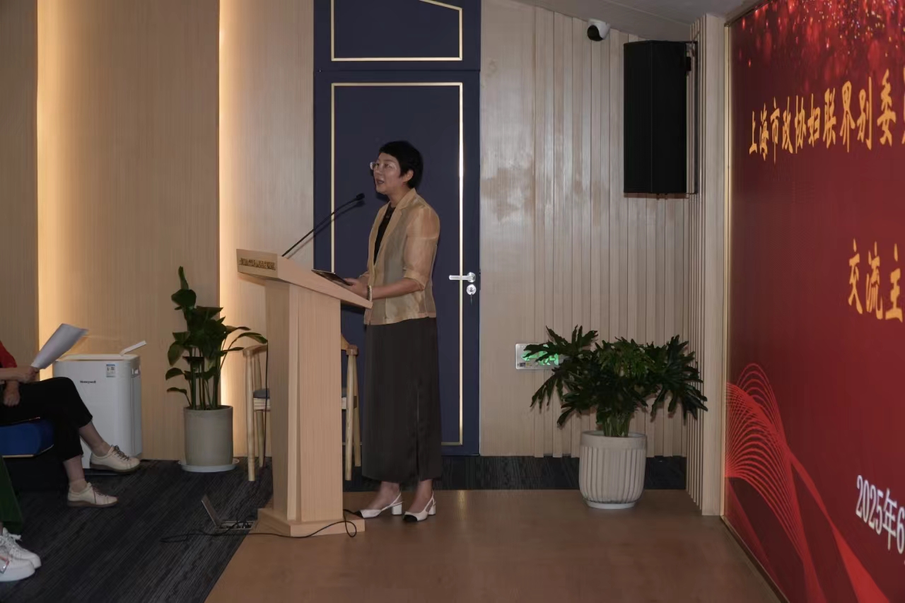 上海市政协常委、妇联界别召集人、社会和法制委员会副主任，市妇联副主席李铭致辞