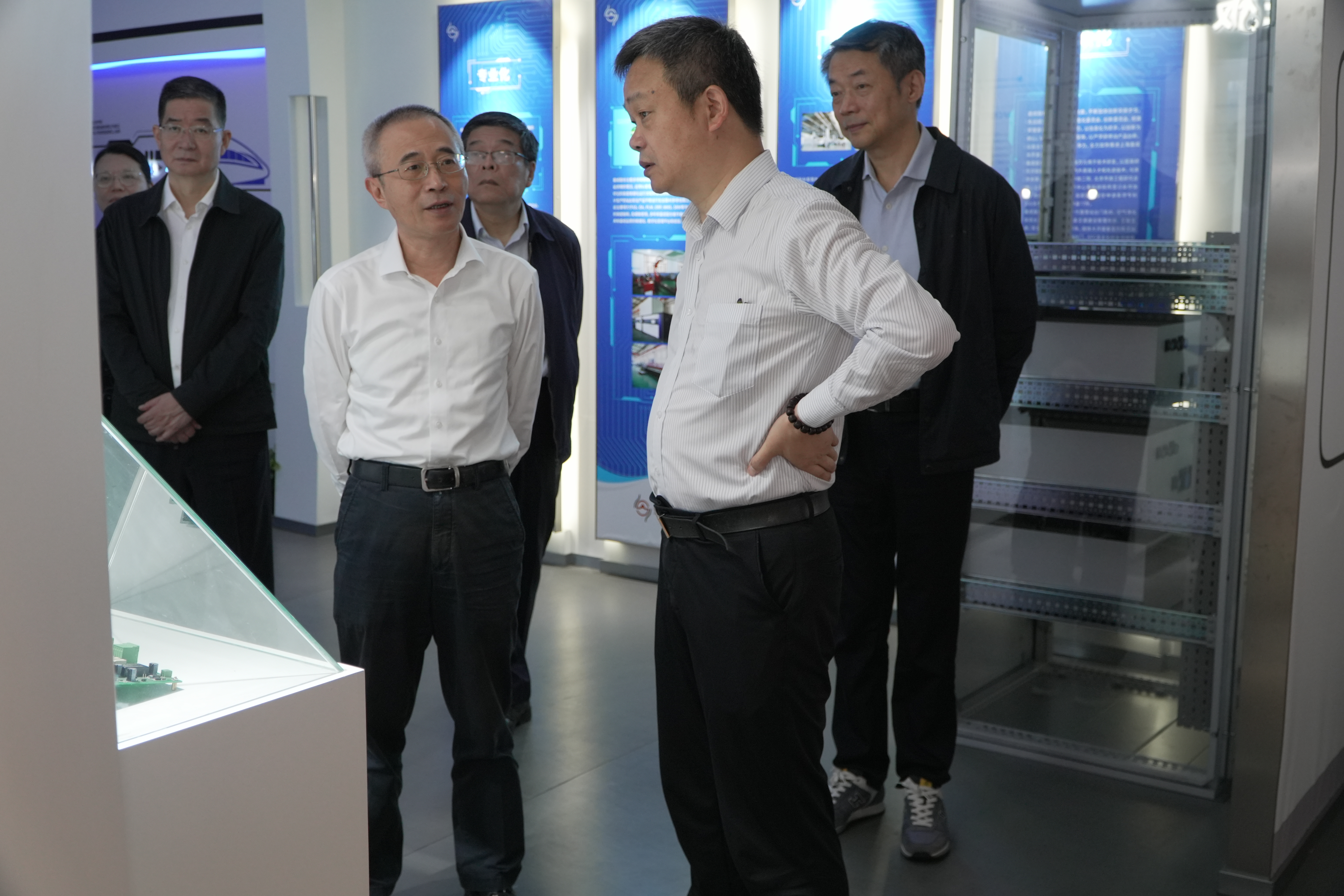 参观上海嘉成轨道交通安全保障系统股份公司