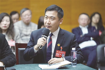 静安区政协常委王霆