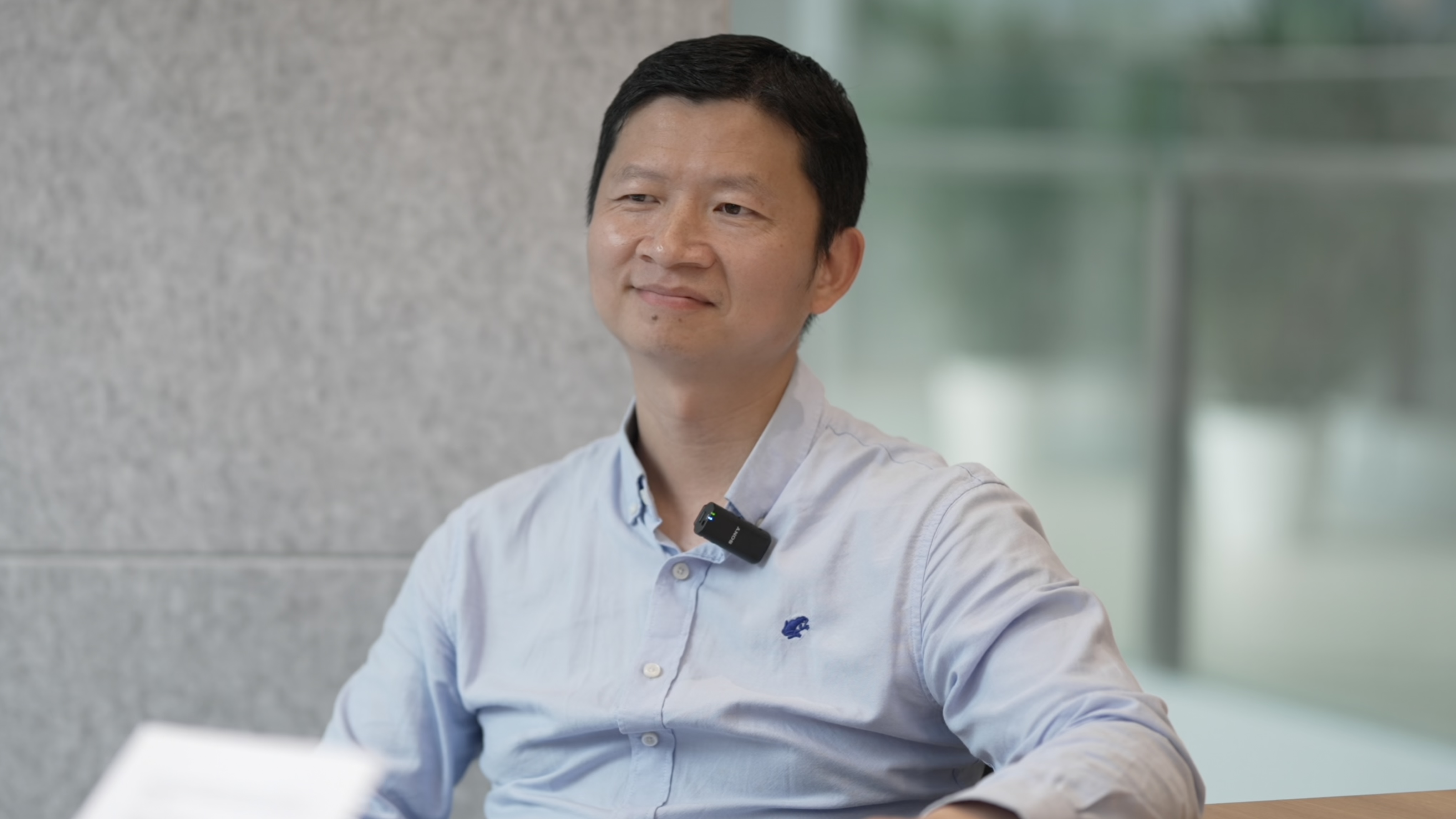 欧阳万里接受访谈(张雷 摄)