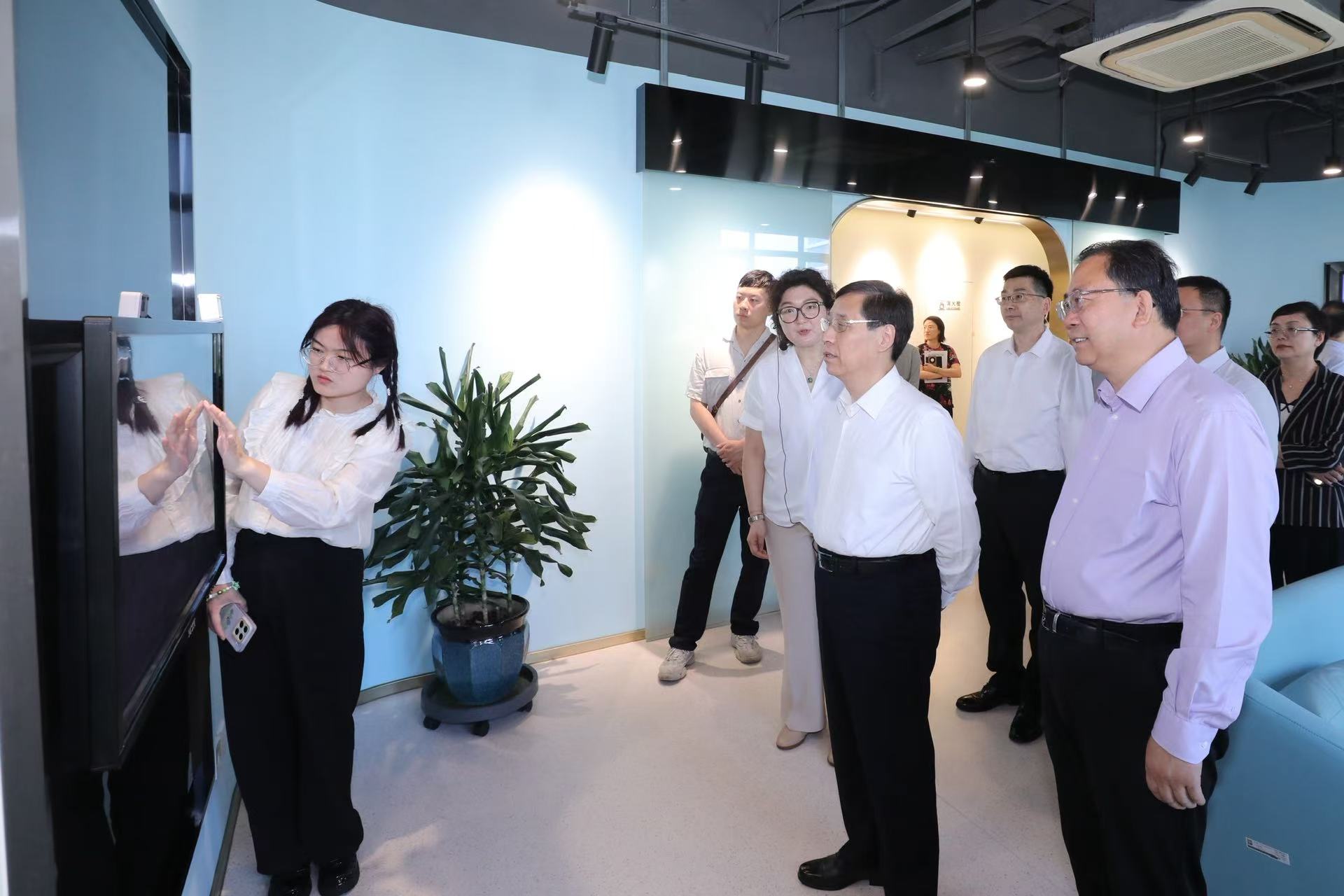 实地调研浦东新区青少年心理健康教育发展中心
