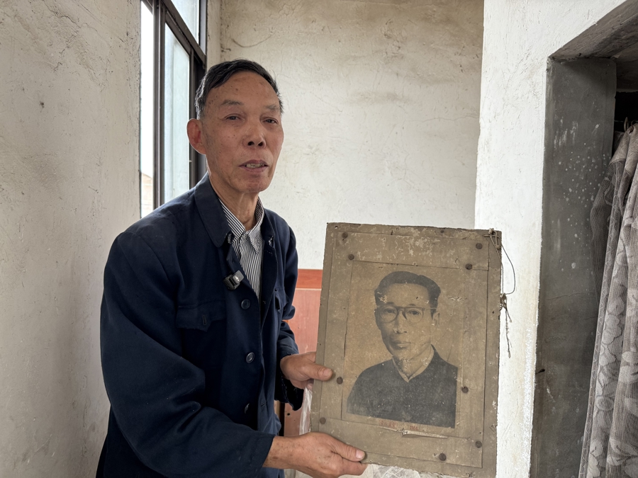 北宋村村民洪治国为北宋突围战亲历者洪静贤的儿子。沈思怡 摄