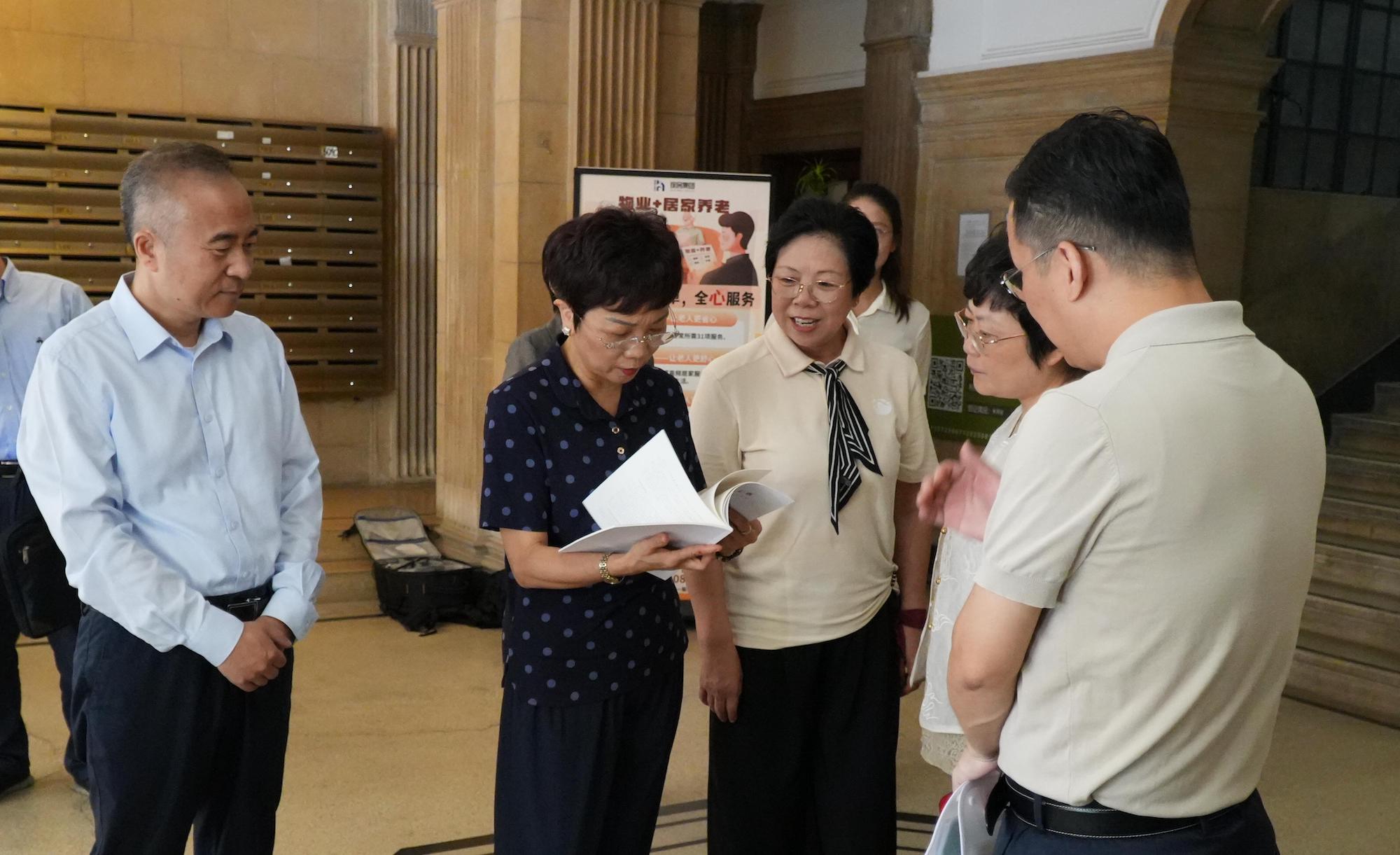 调研武康居民区政协委员服务群众联系点