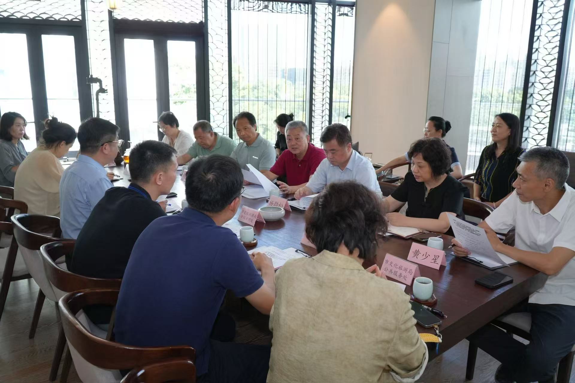 7月22日，上海市政协开展重点提案督办暨重点课题调研