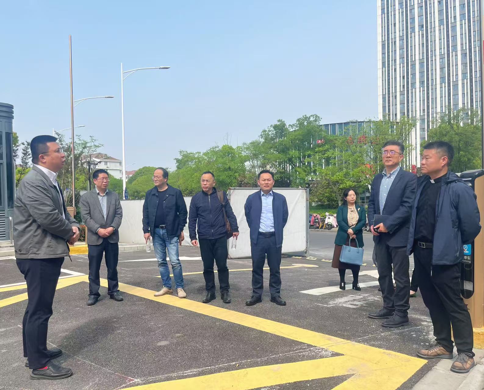 2024年4月16日，九里亭政协委员工作站组织委员围绕“9号线九亭站升级改造”开展调研