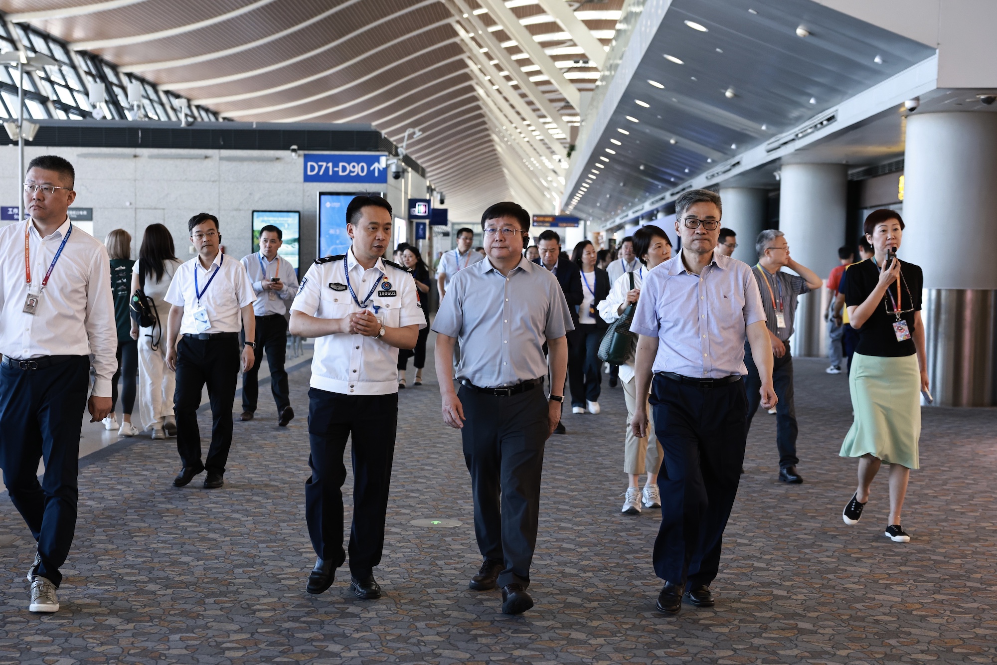 调研上海浦东国际机场