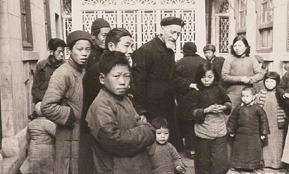 城隍庙大门内,法国神父饶家驹带领20万中国难民,与敌人斗智,与死亡斗勇,展开一场“没有硝烟的无声抗战”。 新华社 发