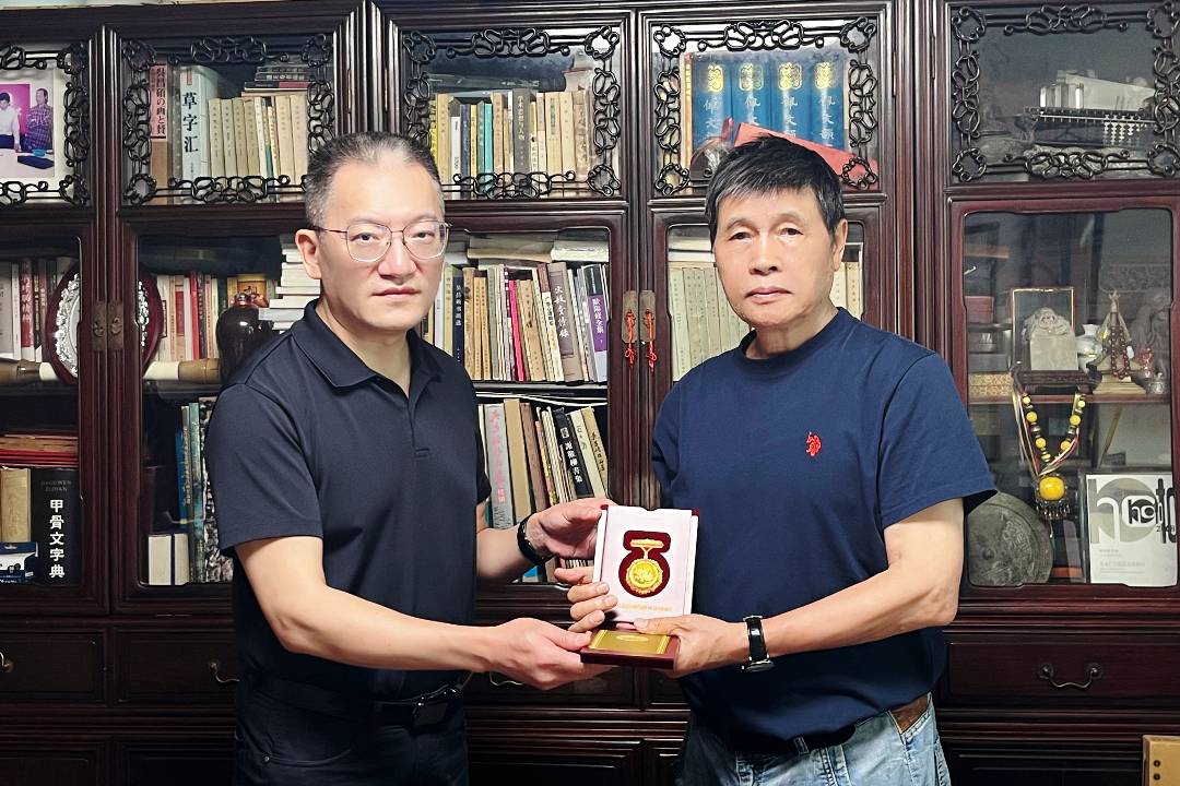 九三学社先贤王造时亲属董芷林（右）