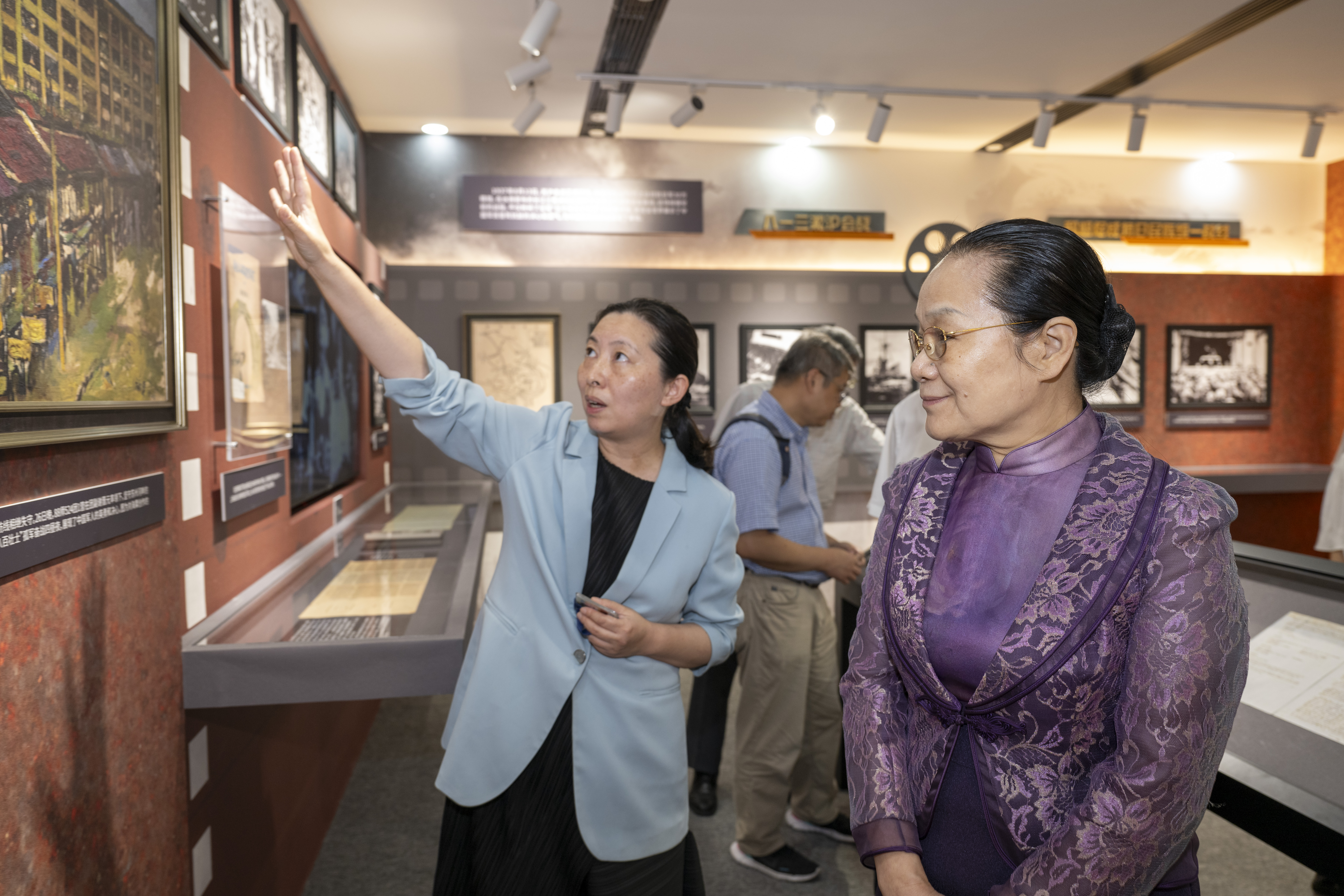 上海政协之友社赴上海市档案局(馆)开展调研 上海政协之友社供图