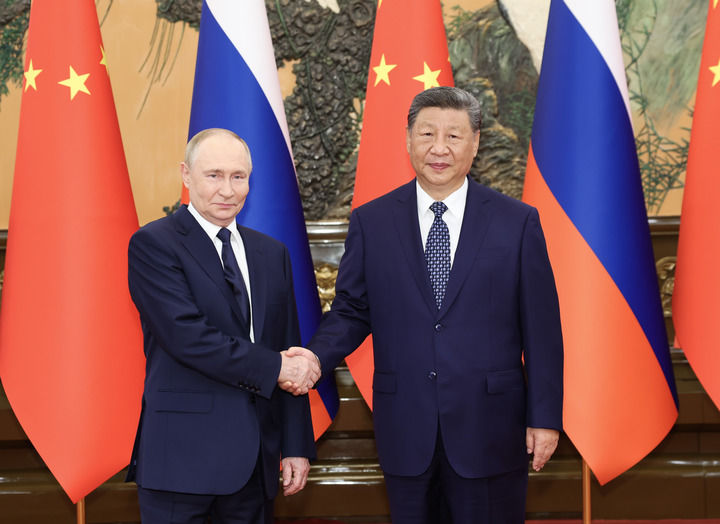 9月2日上午,国家主席习近平在北京人民大会堂同来华出席2025年上海合作组织峰会和纪念中国人民抗日战争暨世界反法西斯战争胜利80周年活动的俄罗斯总统普京举行会谈。