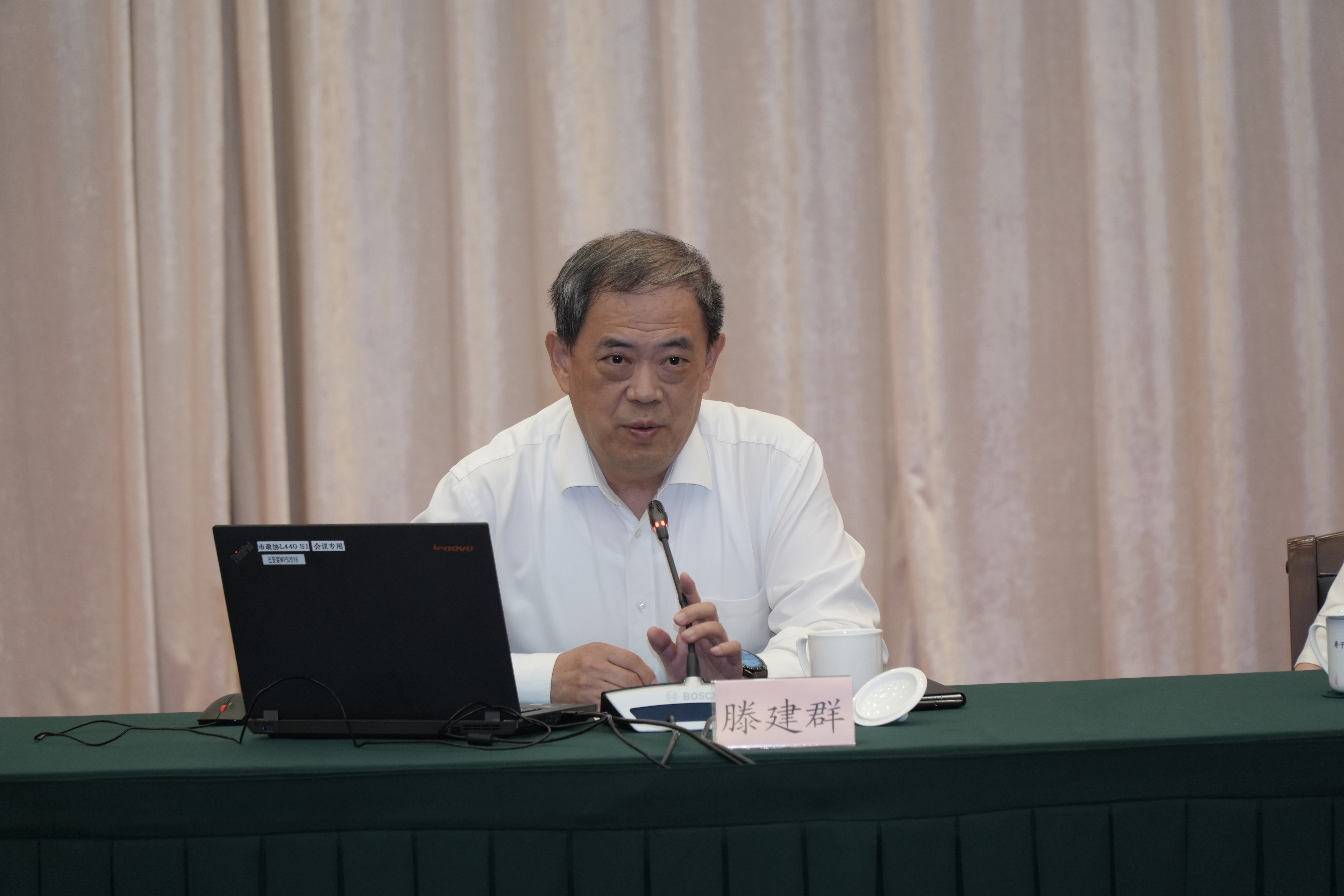 滕建群研究员作专题报告