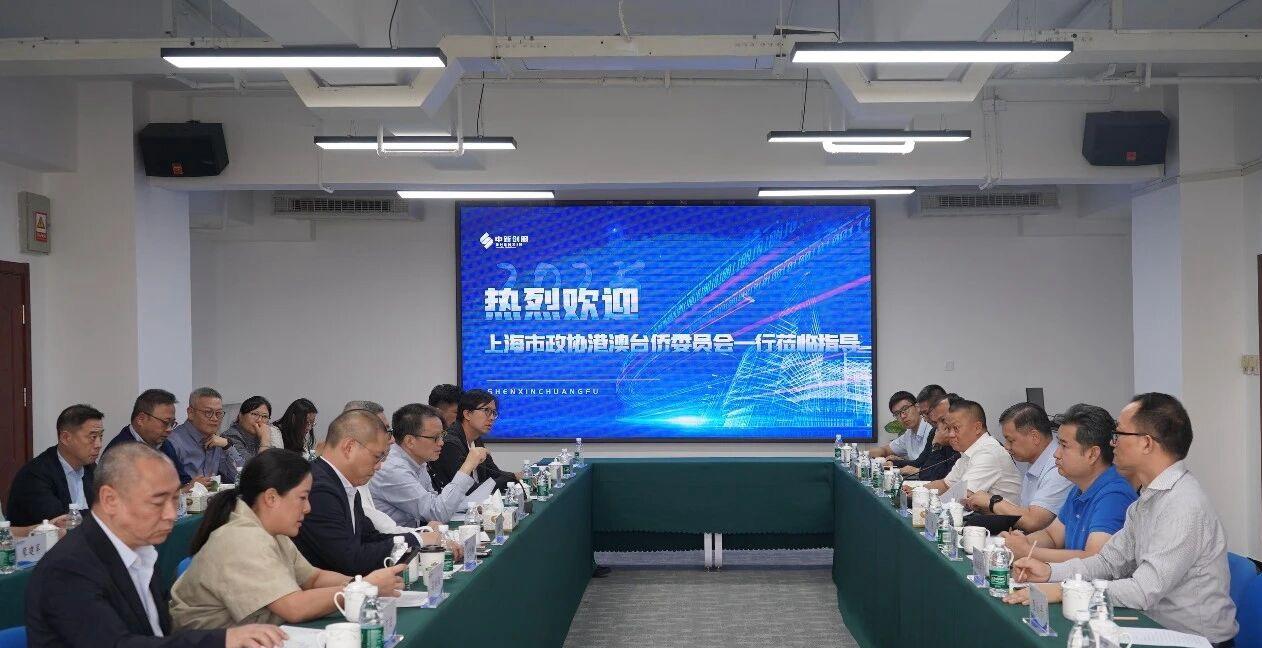 考察团一行赴新疆上海商会调研