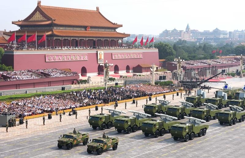 △2025年9月3日，纪念中国人民抗日战争暨世界反法西斯战争胜利80周年大会在北京隆重举行。这是舰载防空武器方队接受检阅。