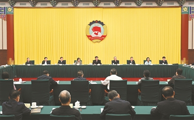 9月28日，十四届全国政协第三十六次双周协商座谈会在北京召开，中共中央政治局常委、全国政协主席王沪宁主持会议。姜贵东 摄
