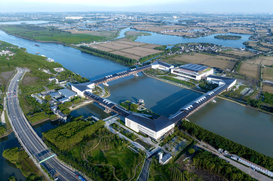 2025年5月，沪苏浙交界原点，长三角示范区的水乡客厅·方厅水院竣工。澎湃新闻资料图