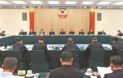 10月15日,十四届全国政协第三十七次双周协商座谈会在北京召开,中共中央政治局常委、全国政协主席王沪宁主持会议。本报记者 姜贵东 摄