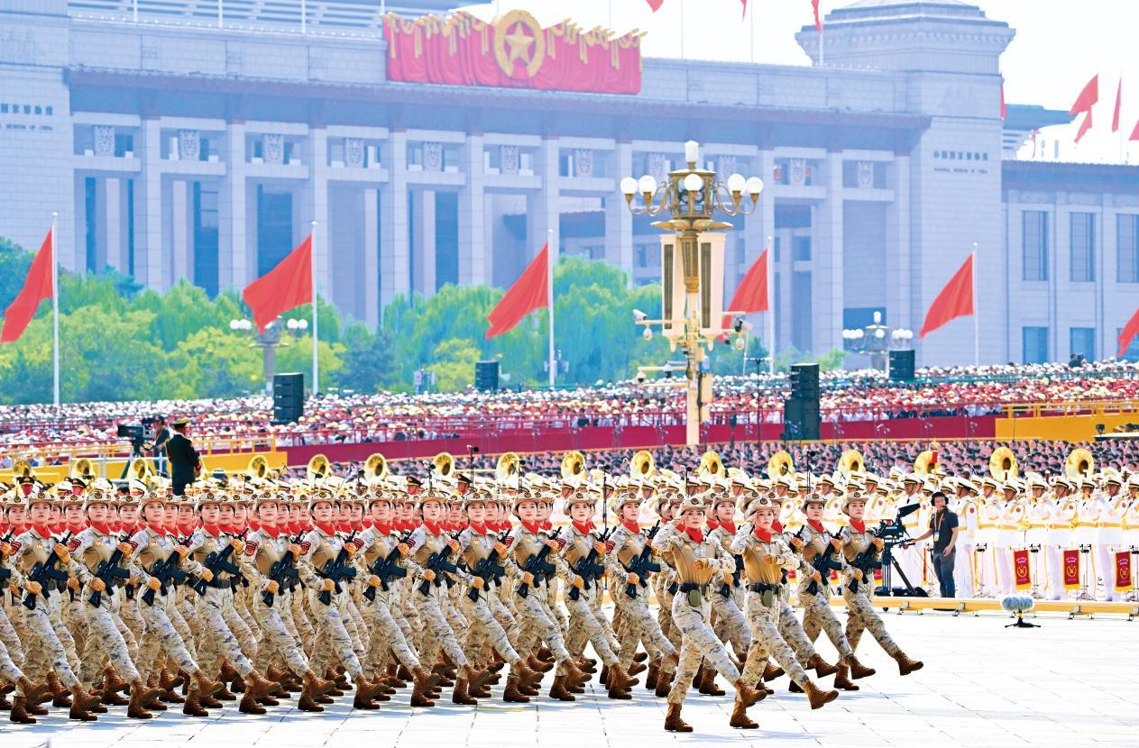 △2025年9月3日，纪念中国人民抗日战争暨世界反法西斯战争胜利80周年大会上，全部由女民兵组成的民兵方队阔步走过天安门广场。