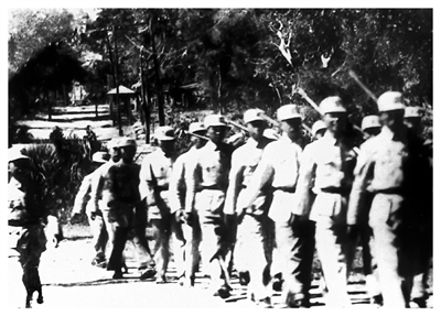 1939年2月,台湾义勇队成立后,转战于浙闽一带,主要从事“对敌政治、义务诊疗、生产报国、宣慰军民”等工作。图为活跃在浙江金华的台湾义勇队。<BR/>中国人民抗日战争纪念馆供图