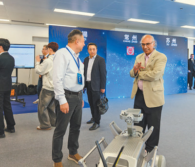 首届沿沪宁创新成果展示交易会现场。(图为邓云淇摄)