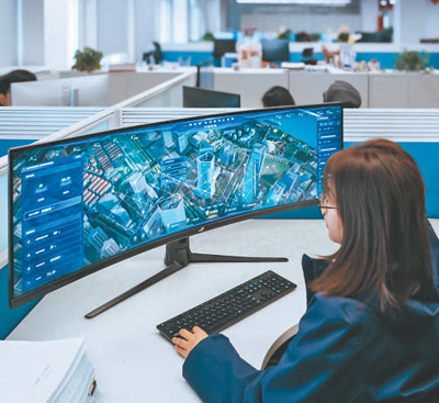 位于普陀区的上海市测绘院,工作人员在工作。(图为普陀区融媒体中心提供)