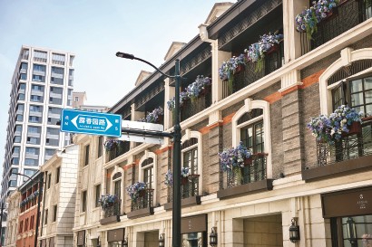 上海老地标“露香园”以全新面貌亮相,里弄式商业街区可漫步、可休闲。海沙尔 摄