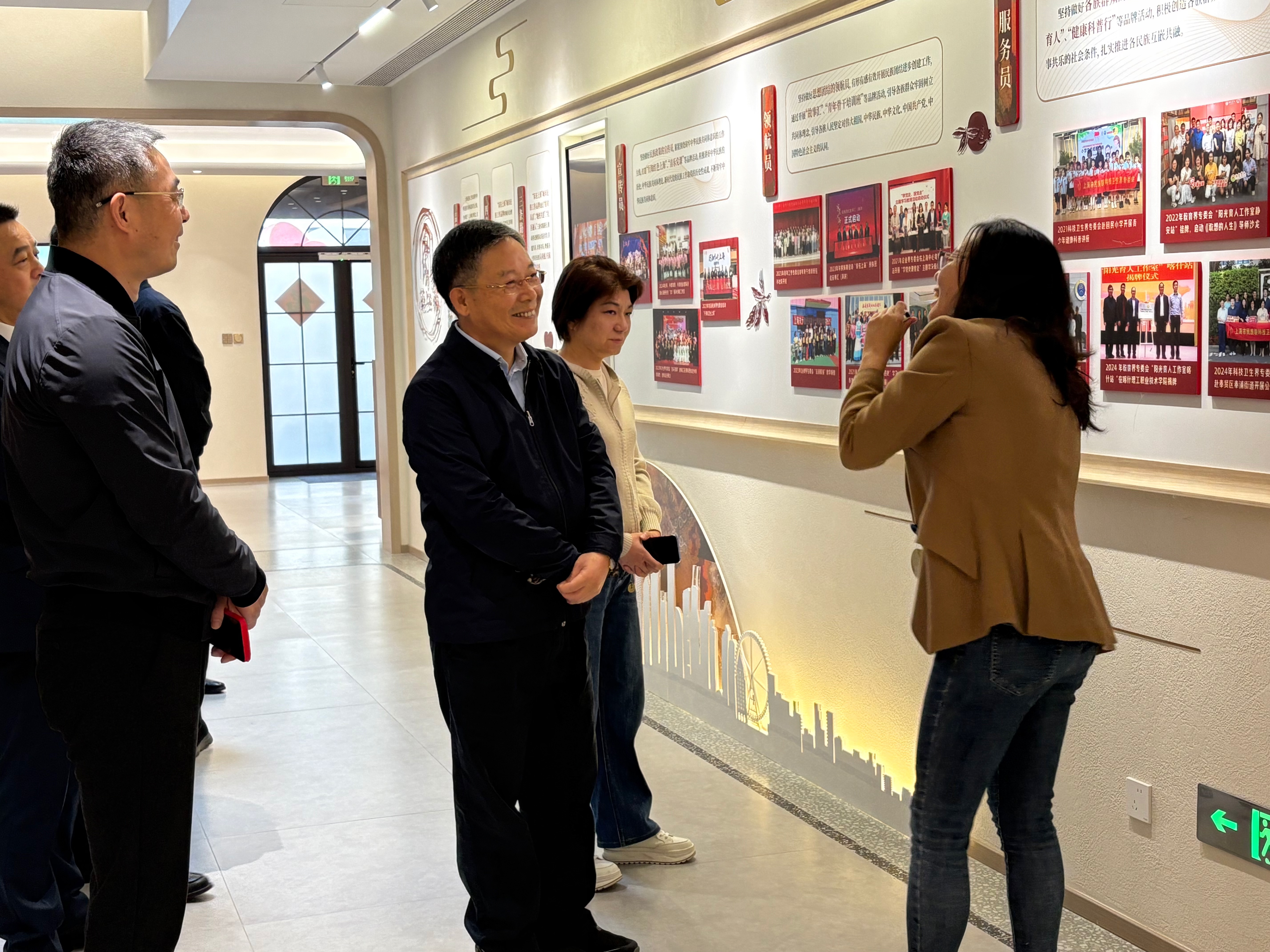 参观“家在上海”品牌项目成果展示