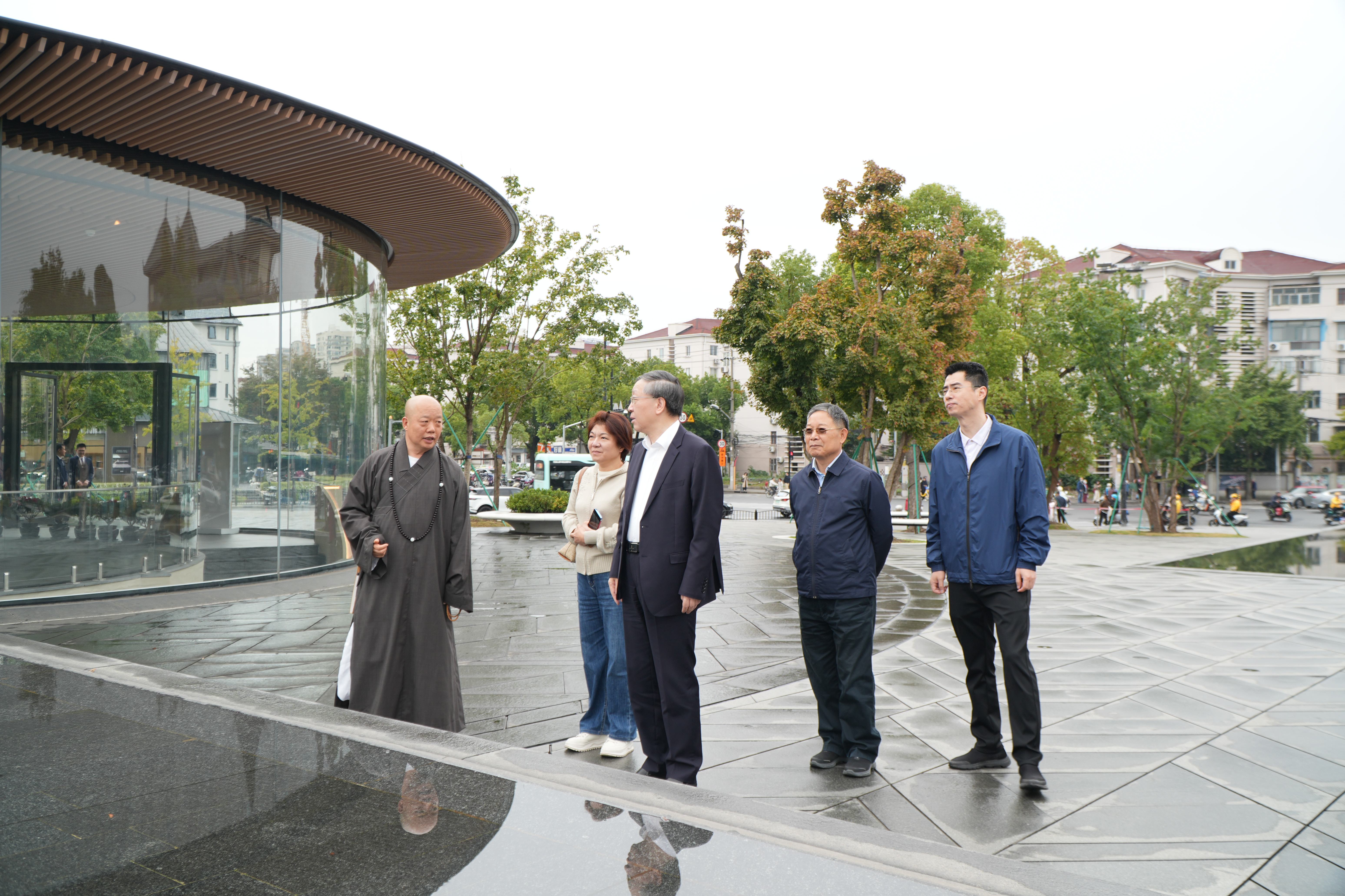 走访市政协常委照诚