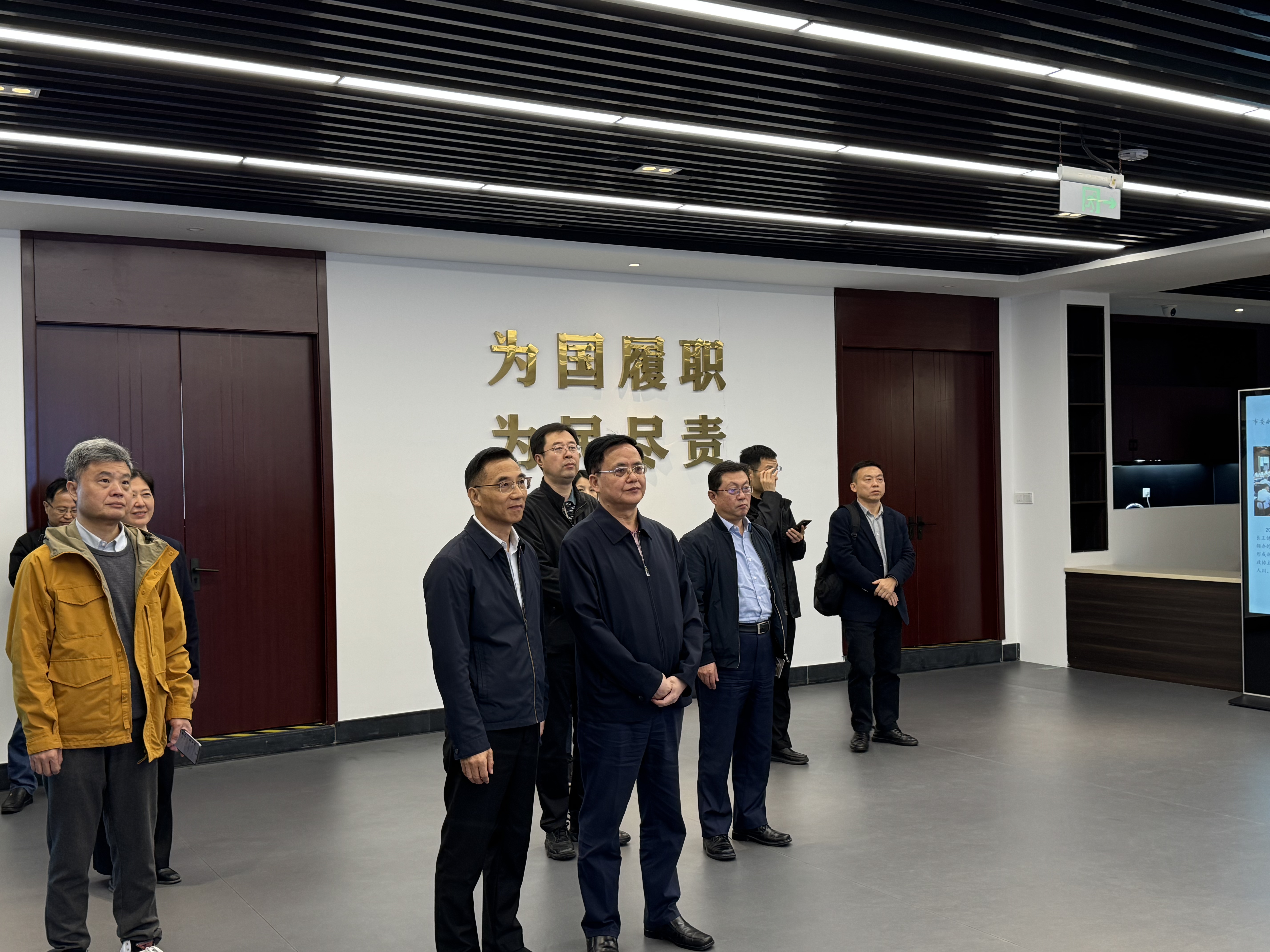 考察台州市政协新时代协商民主实践中心。