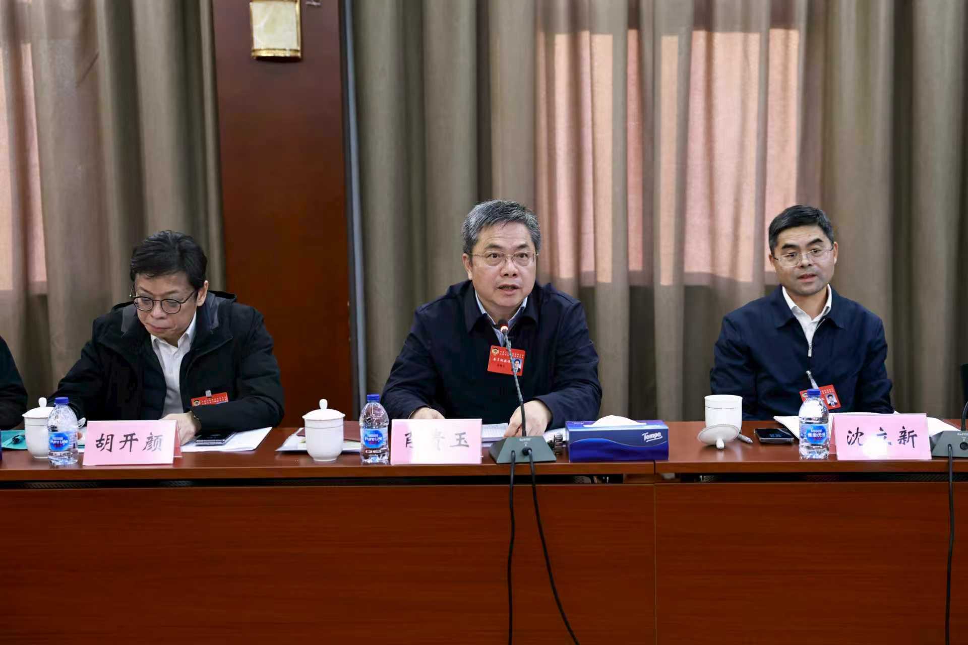 市政协副主席肖贵玉讲话