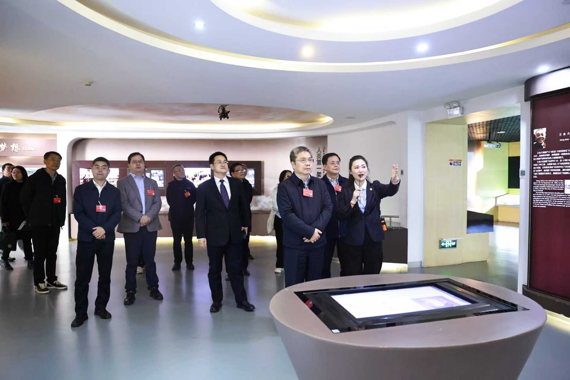 视察上海航宇科普中心