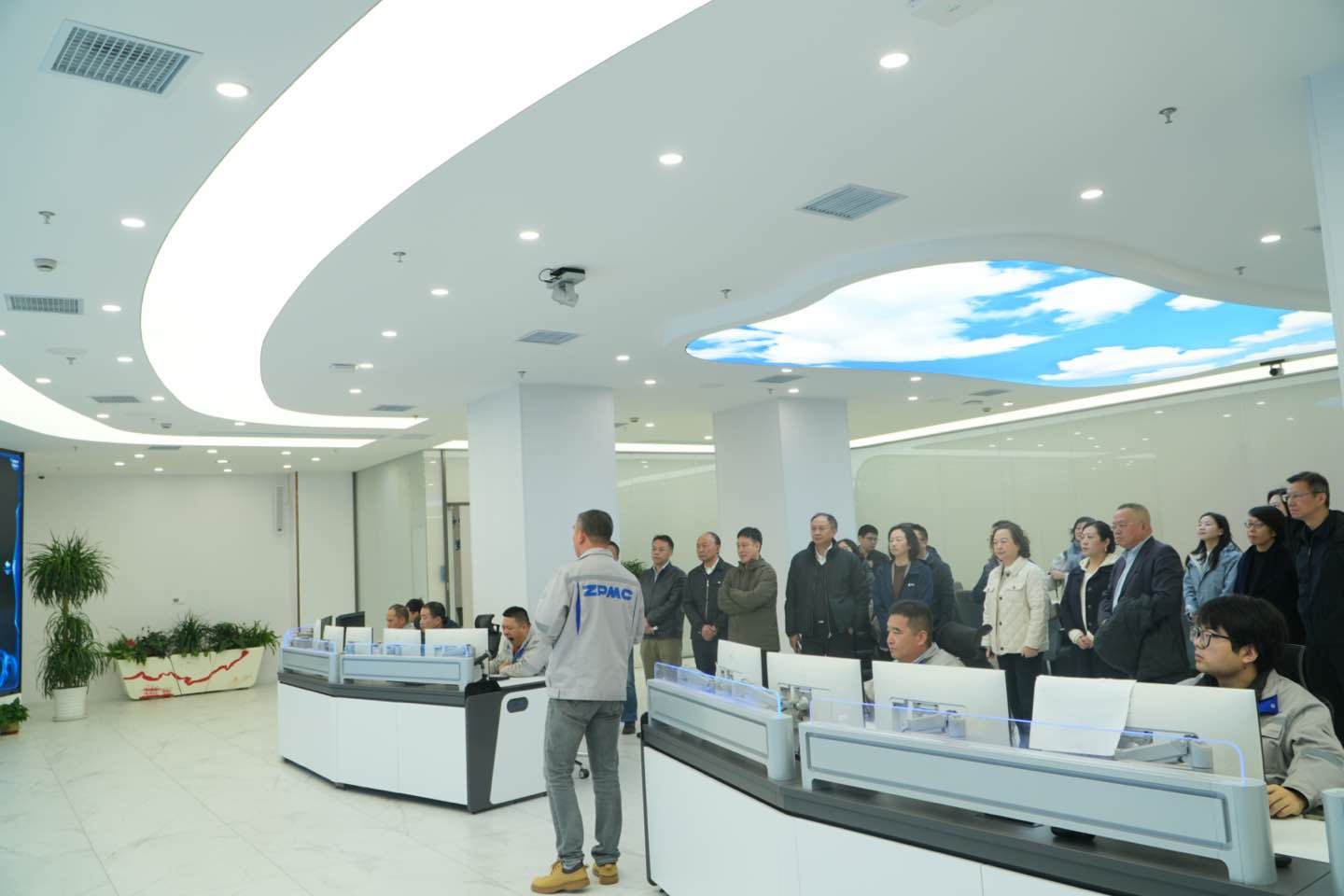 在上海振华重工长兴分公司调研