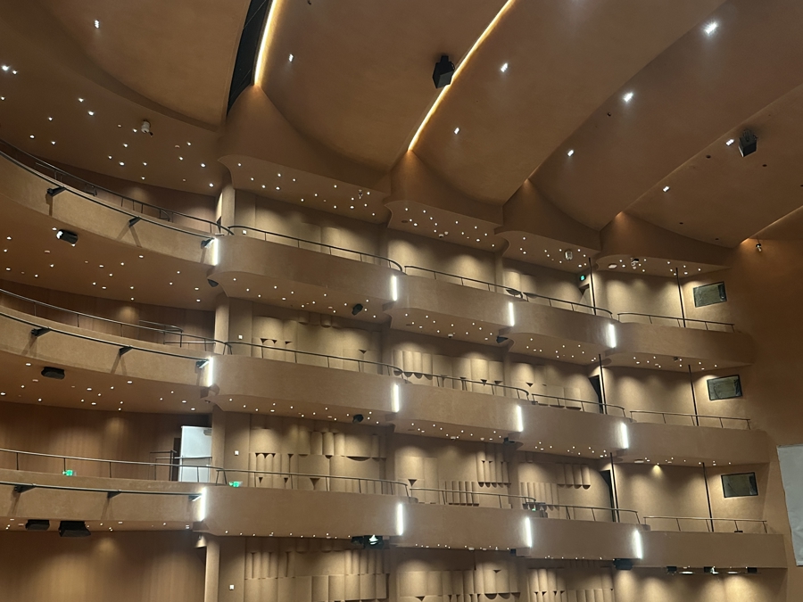 歌剧厅进入装饰阶段。 戚颖璞摄