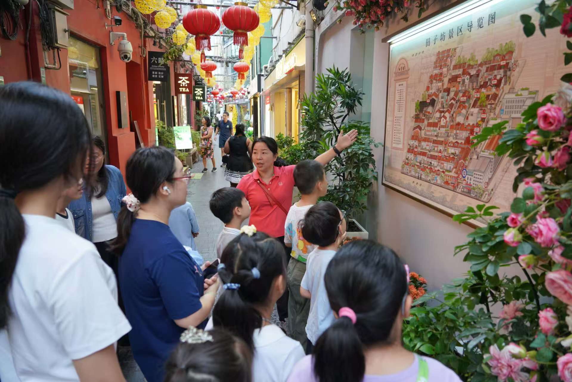 学生们暑假期间赴田子坊调研