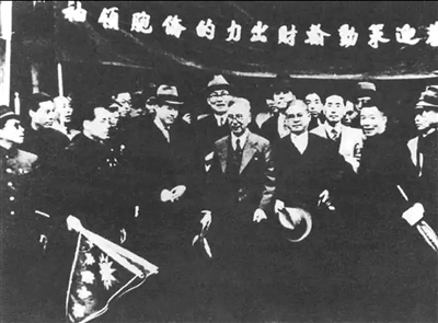 1940年3月，陈嘉庚率“南洋华侨归国慰劳视察团”慰问抗战军民。