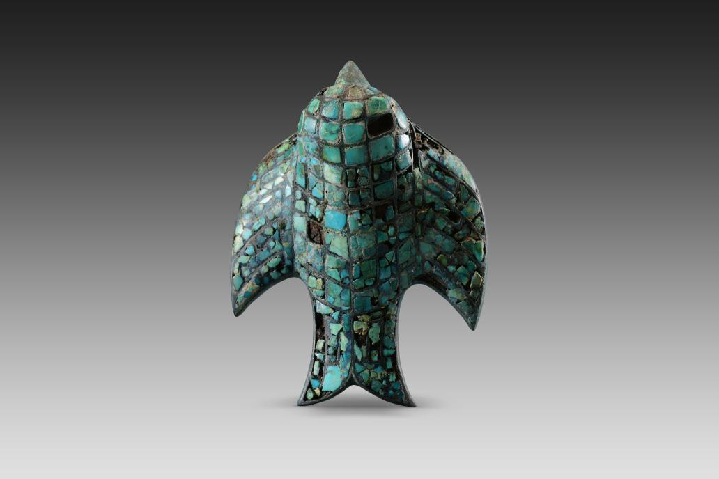 后刘家塔墓地出土镶绿松石燕形铜泡