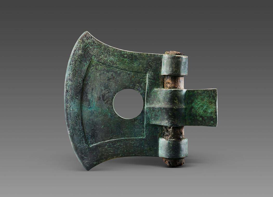 瓦窑沟墓地出土玉钺