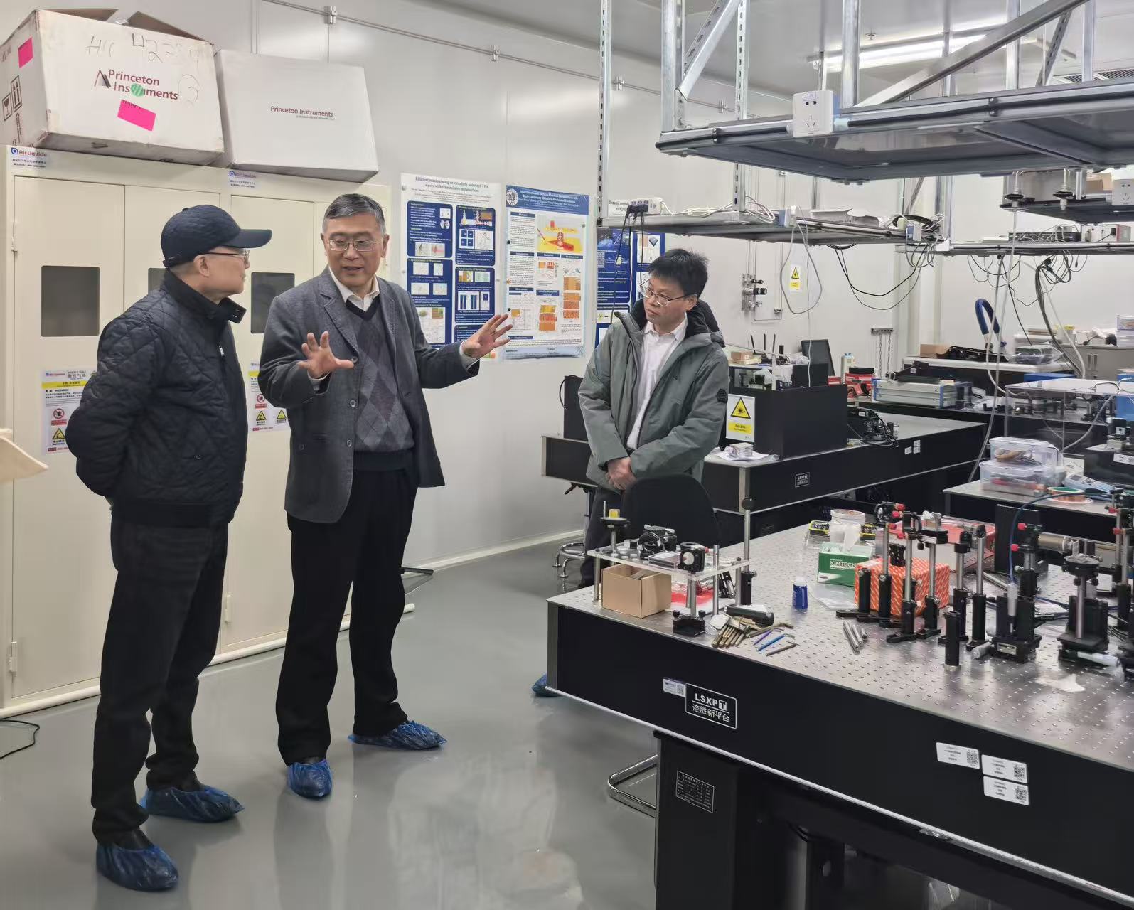 实地参观实验室