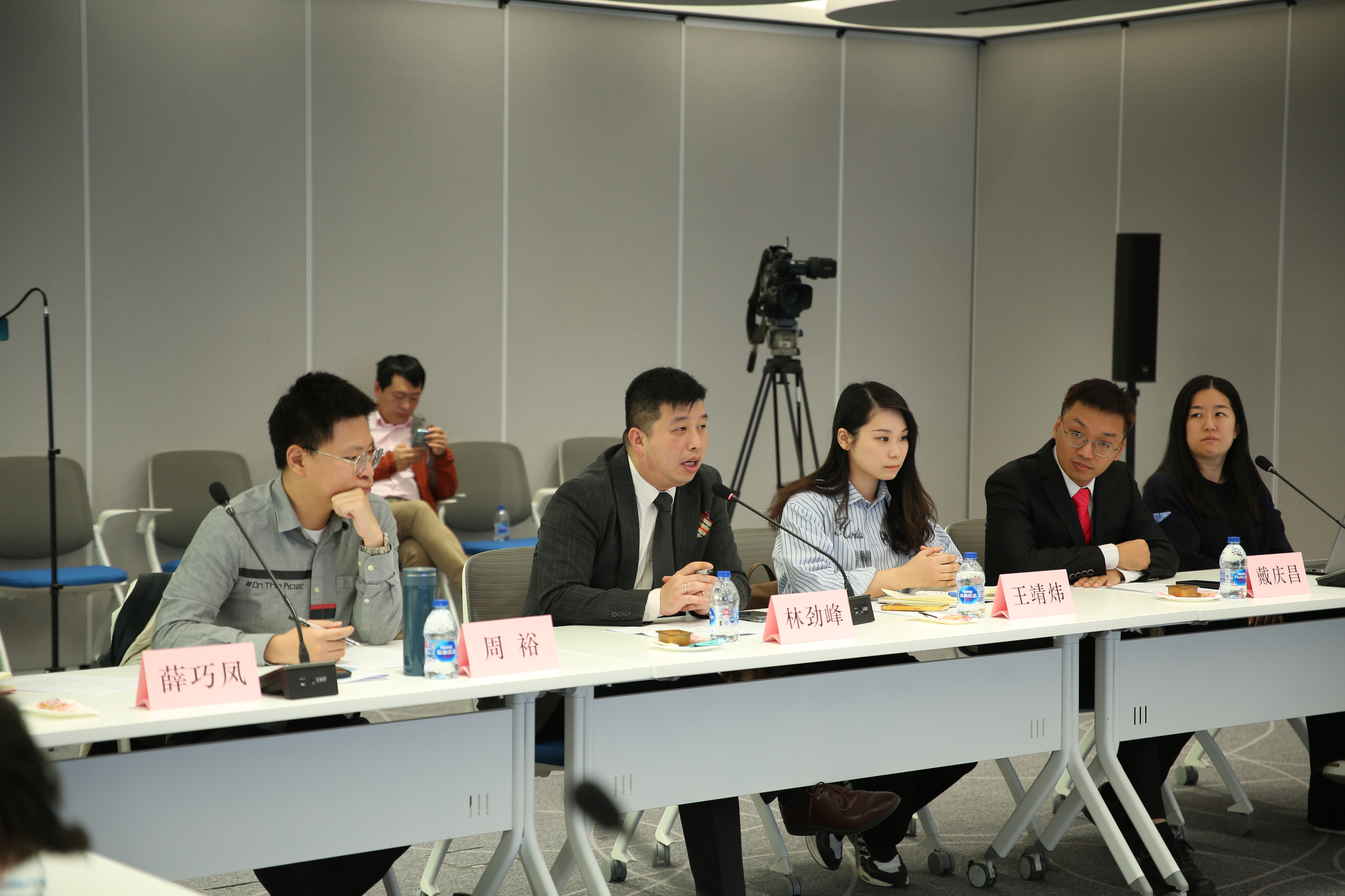 学员在“沪澳优秀青年人才交流会”上发言