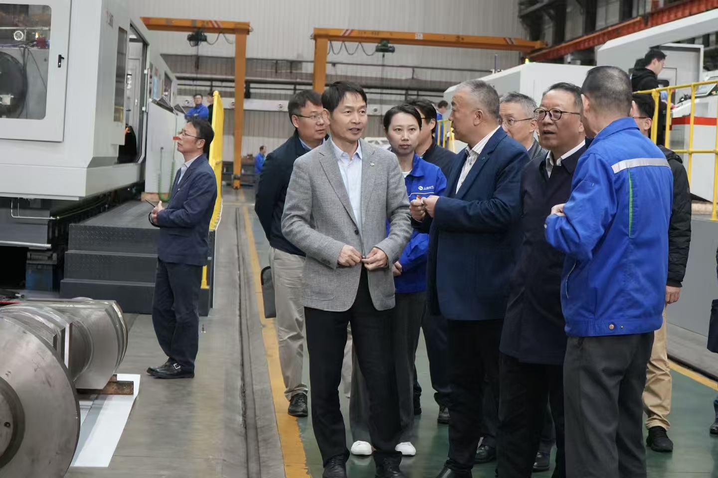 12月2日，上海市政协经济和金融委员会赴上海机床厂有限公司开展“上海2025年经济运行状况分析与2026年经济发展思路建议”专项工作调研