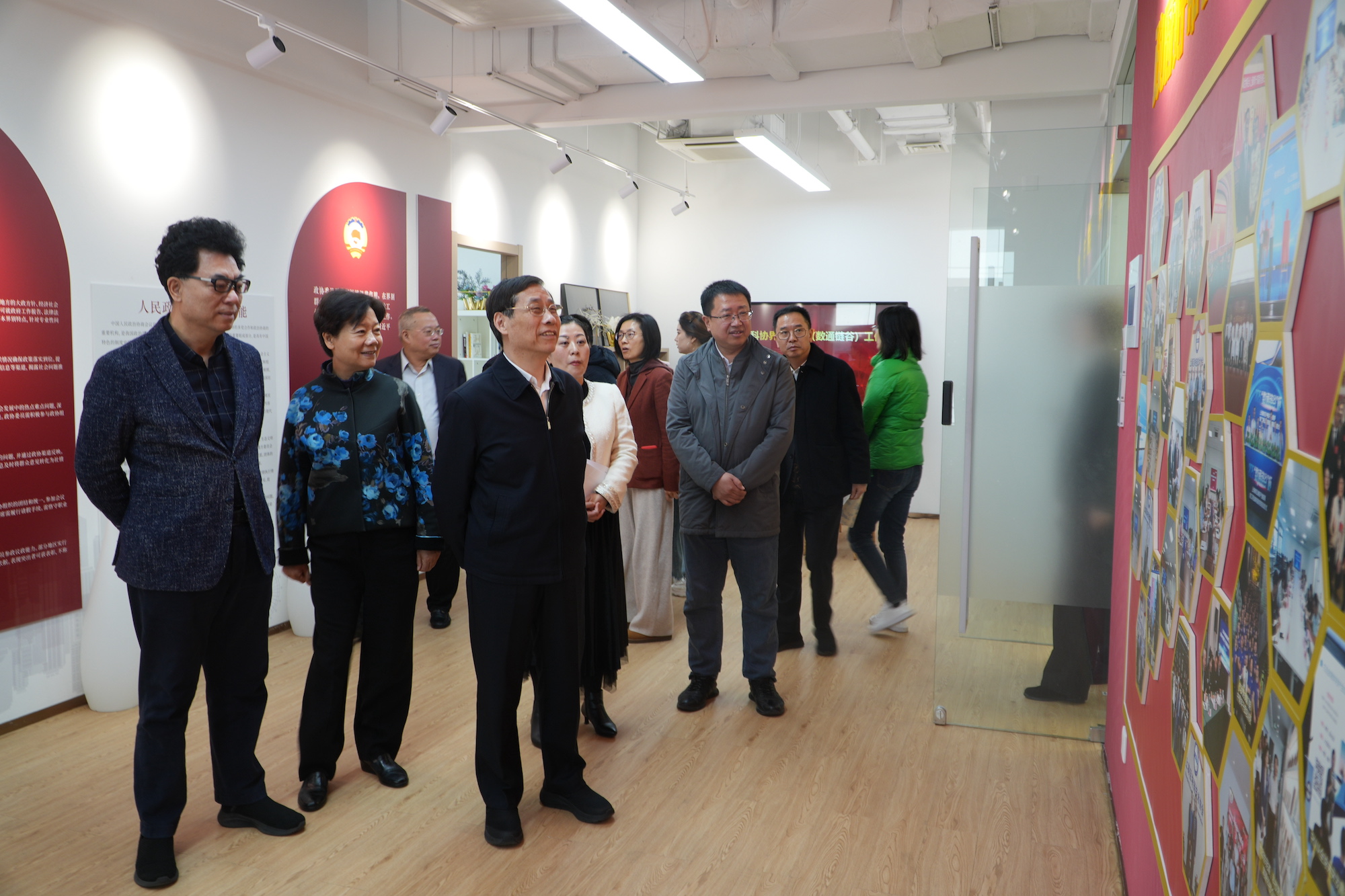 视察市政协科协界别委员（数通链谷）工作室&nbsp; 摄影：董潇韩