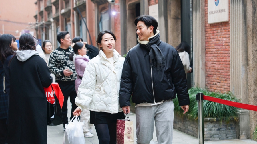 图为韩国游客访问上海。 新华社记者 王翔 摄