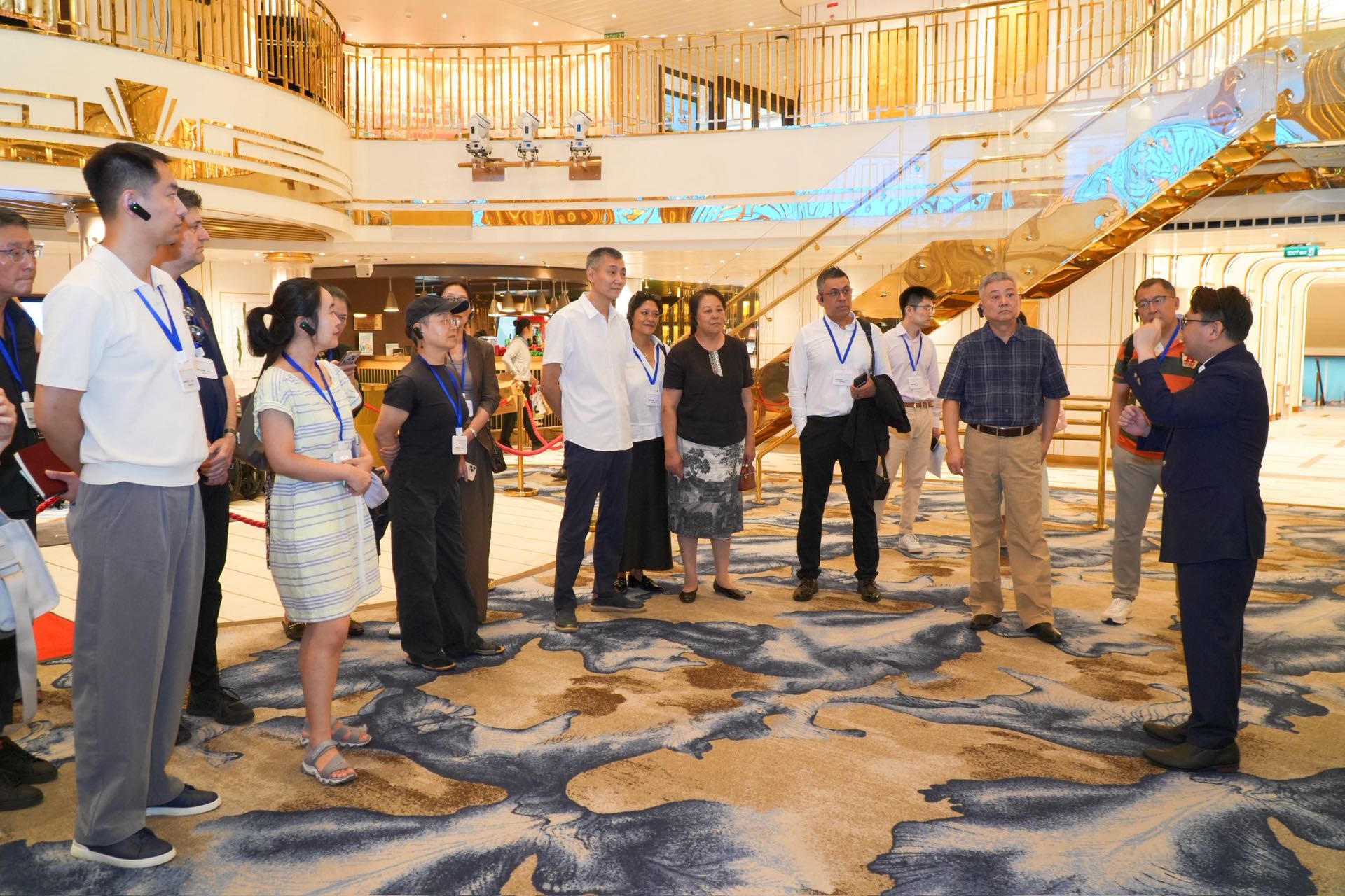 围绕市政协“持续深化世界著名旅游城市建设，全力打造中国入境旅游第一站”重点课题，市政协对外友好委组织部分市政协委员、在沪外籍人士代表赴宝山区考察调研