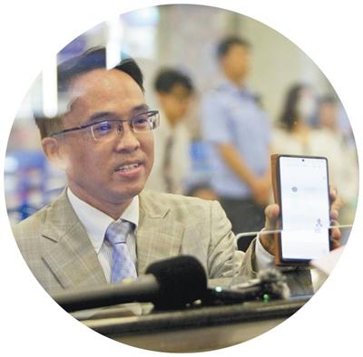 外籍人士持上海签发的电子口岸签证便捷入境。上海市公安局供图