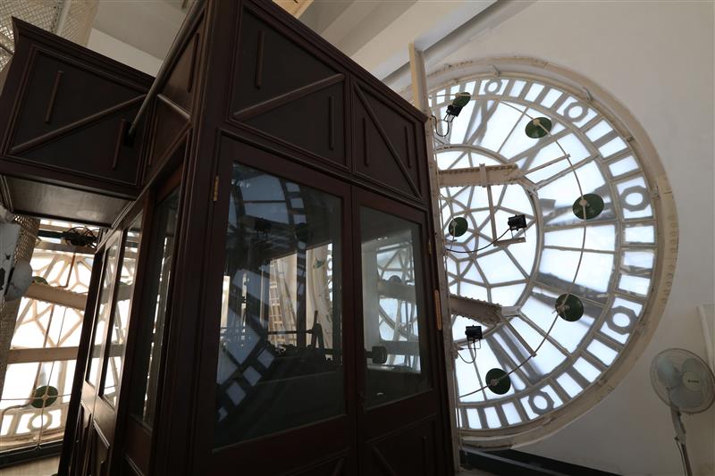 图为上海海关大钟的“心脏”——机芯室&nbsp;&nbsp; 新华社记者 任珑 摄