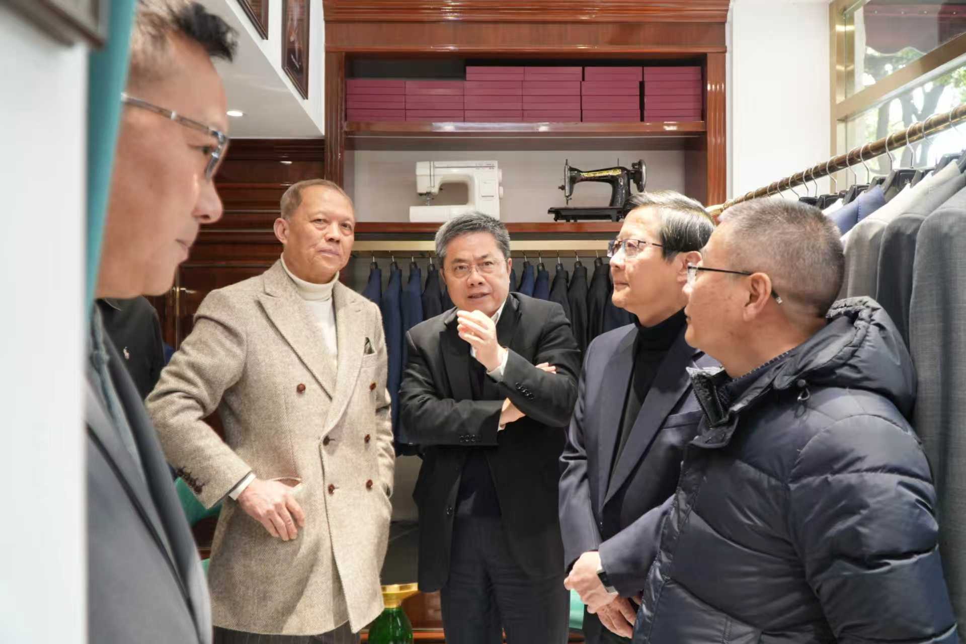 调研培罗蒙西服定制体验店