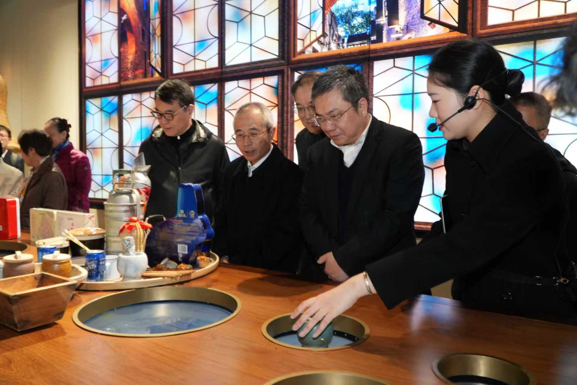 调研回力1927概念旗舰店