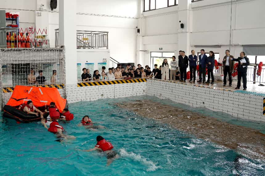 在上海海洋大学教学现场调研